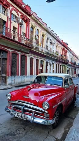 Havana crveni oldtimer