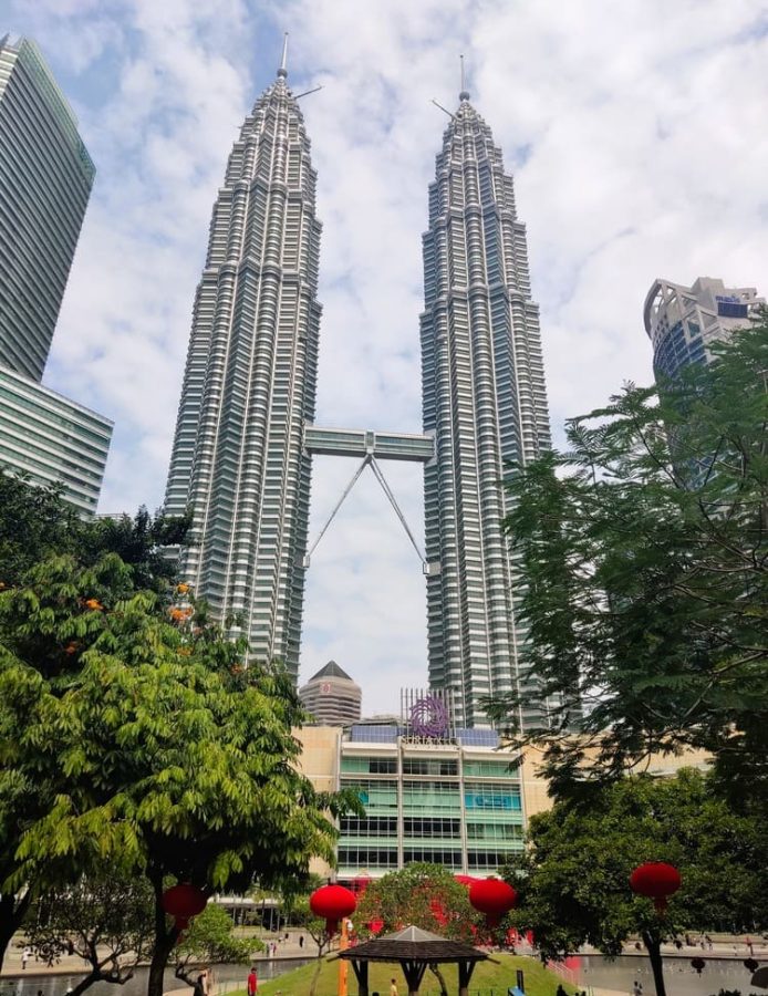 Blizanci Petronas danju