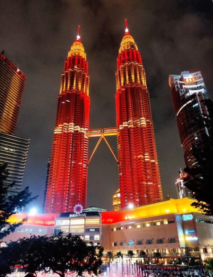 Petronas blizanci u crvenoj boji